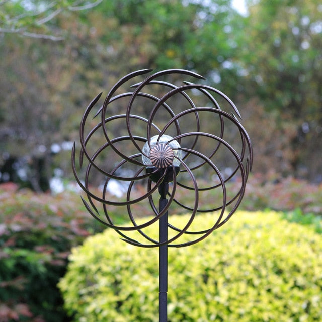 Mesmerizing Kinetic Garden Spinner Sculptures - Solutiverse
